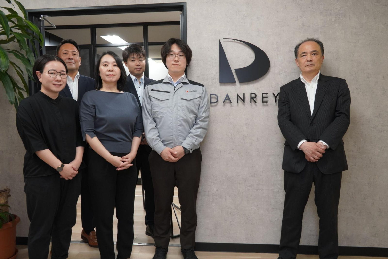暖冷工業グループの皆さまとカヤックボンドメンバーの集合写真