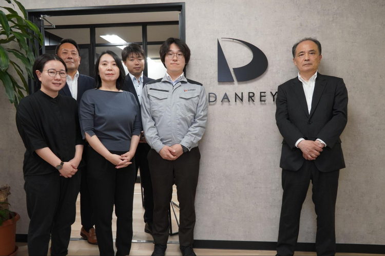 暖冷工業グループの皆さまとカヤックボンドメンバーの集合写真